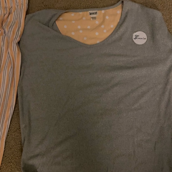 Pjs - Picture 4 of 5